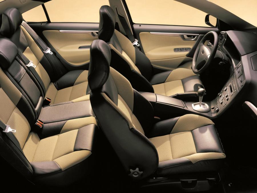  Volvo S60 2000 года  (фото 29 из 37)